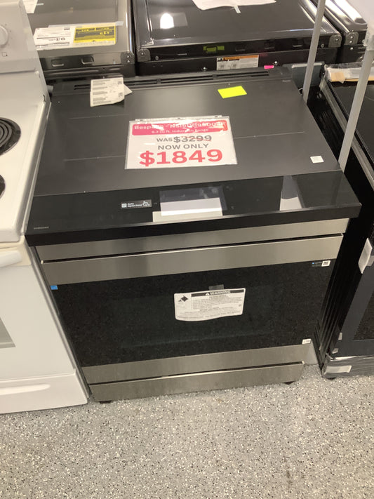 Samsung - Bespoke 30 in. 4-Burner Element Slide-In Induction Range 6.3 cu.ft. with Smart Oven Camera - Stainless Steel