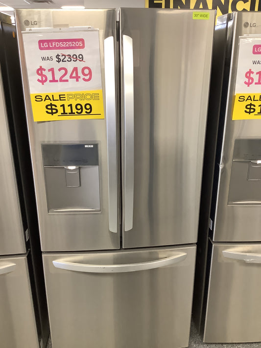 LG 30 in. W 22 cu. ft. French Door Refrigerator with Water Dispenser in Stainless Steel