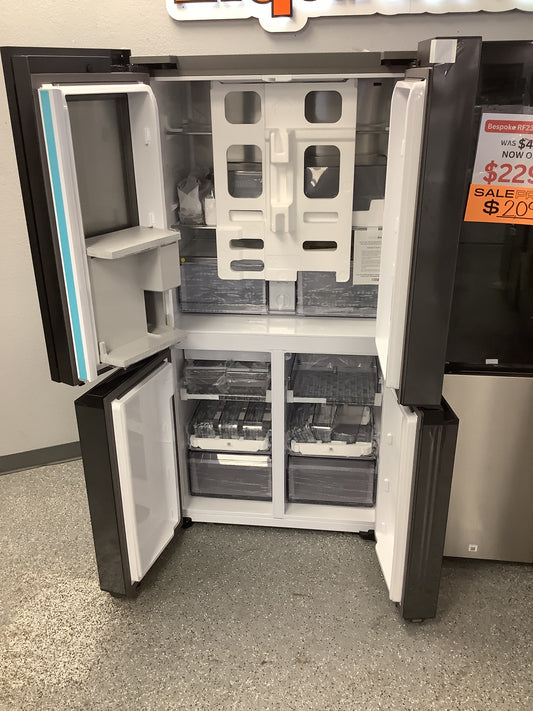 Samsung - Bespoke 23 Cu. Ft. 4-Door Flex French Door Counter Depth Refrigerator with Beverage Center - Stainless Steel