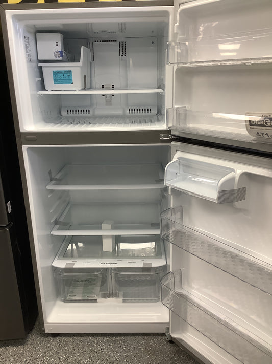 LG 20.2-cu ft Top-Freezer Refrigerator with Ice Maker (Stainless Steel)