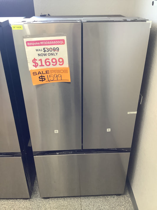 Bespoke 3-Door French Door Refrigerator (30 cu. ft.) with Beverage Center™ in Stainless Steel