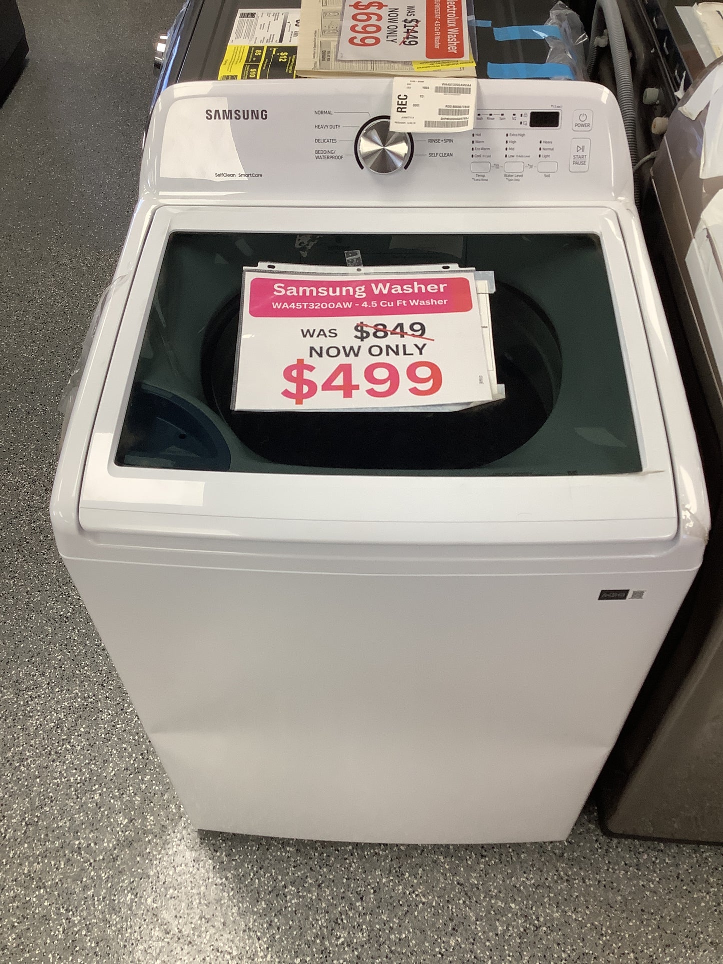 Samsung - 4.5 Cu. Ft. High Efficiency Top Load Washer with Vibration Reduction Technology+ - White