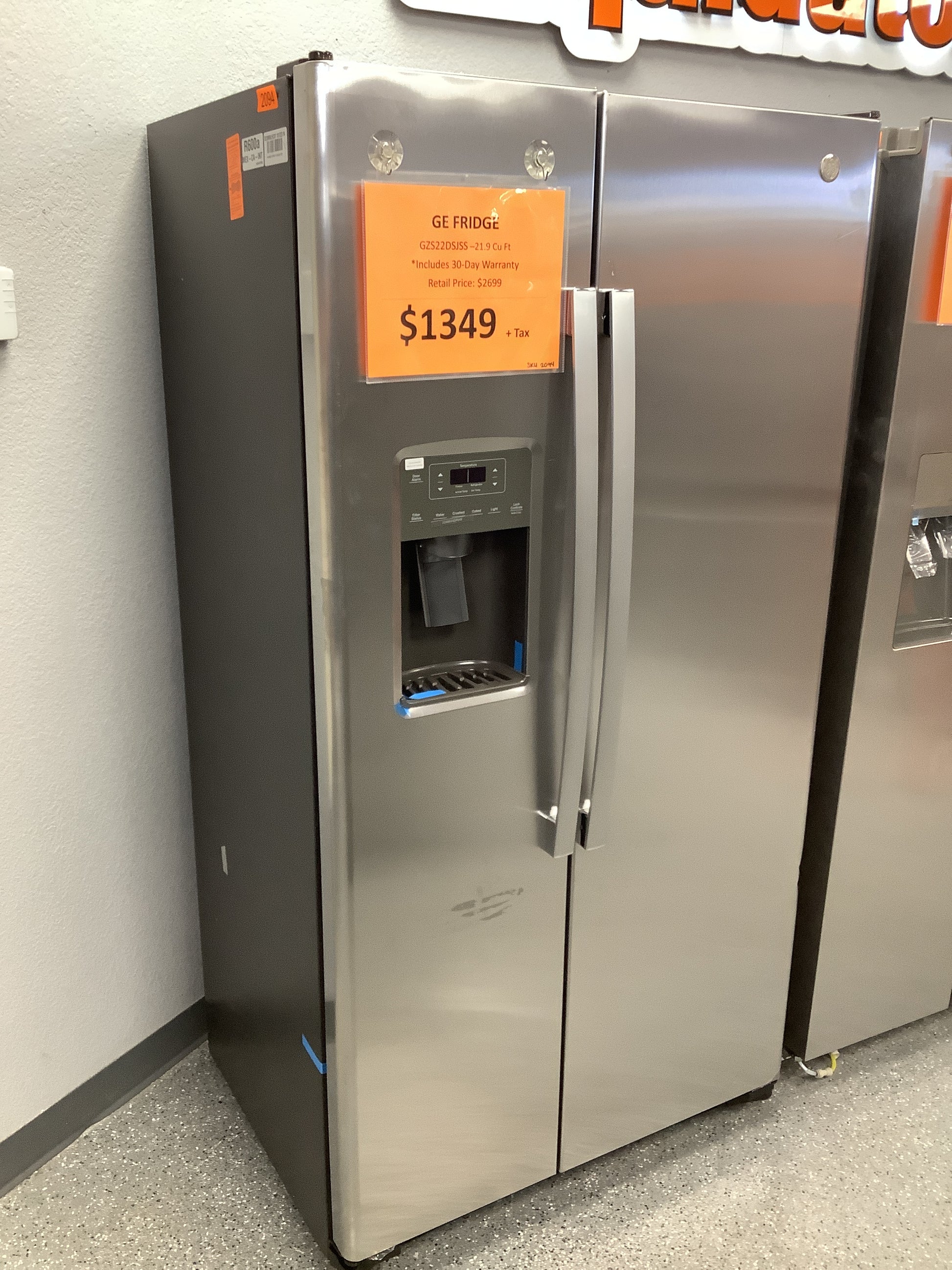 GE 21.9 cu. ft. Side by Side Refrigerator in Stainless Steel, Counter