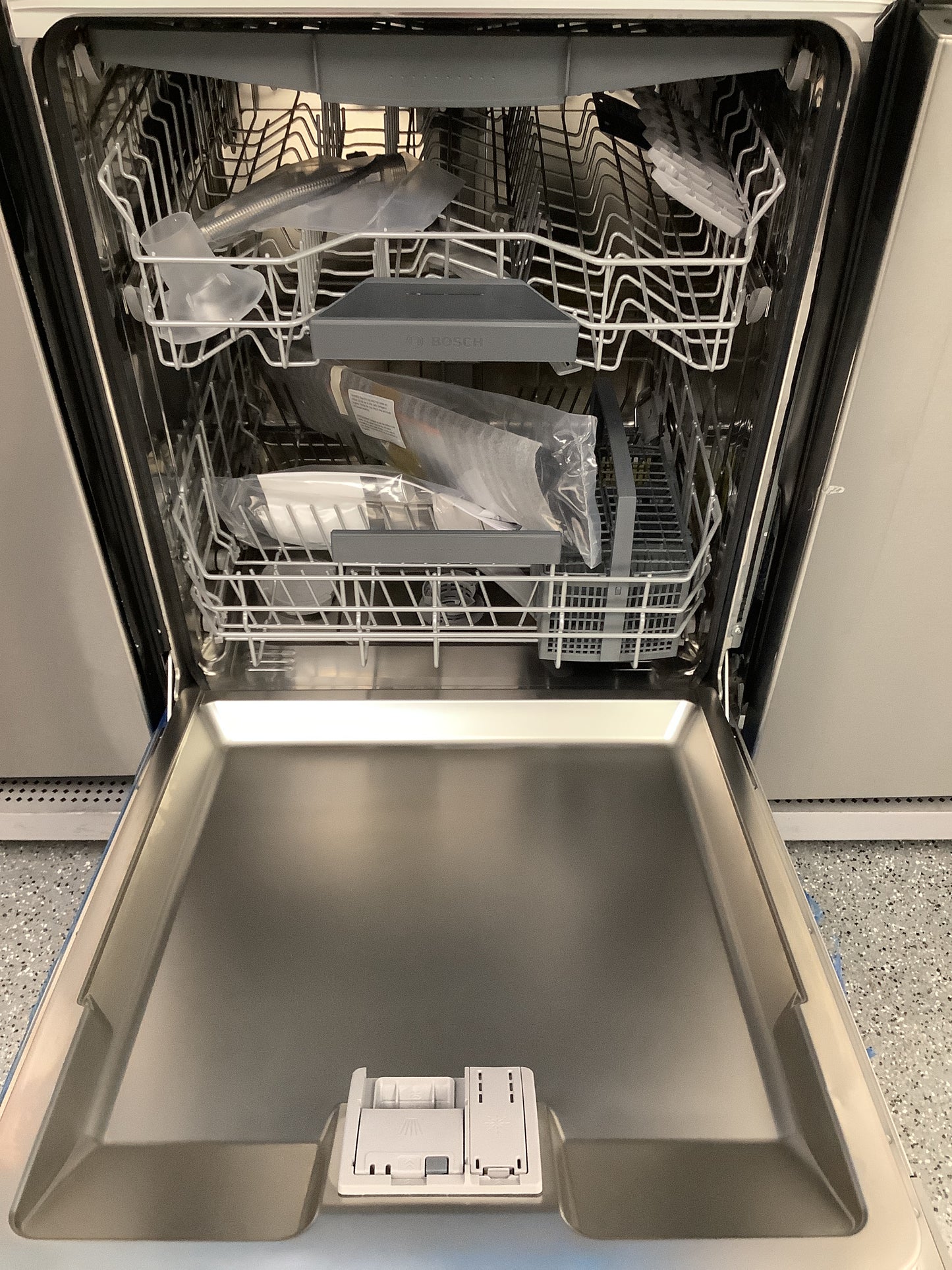 300 Series Dishwasher 24'' Stainless steel