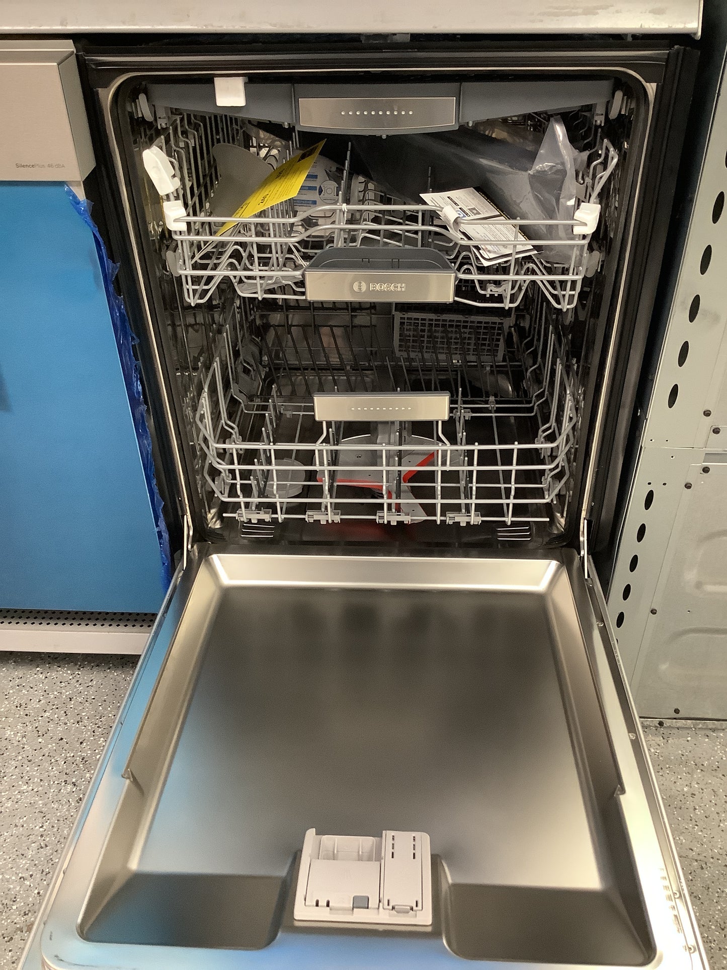 100 Premium Dishwasher 24'' White